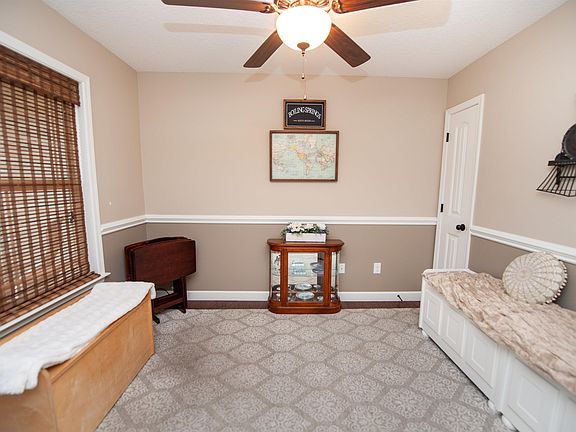 4th image of 738 Maya St