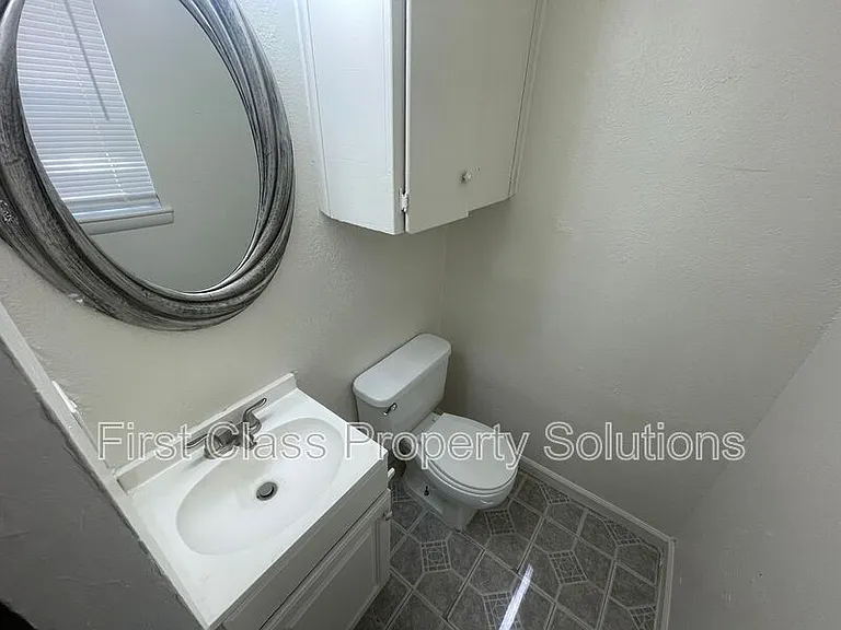 1731 NW 32nd St #15 — Photo 14