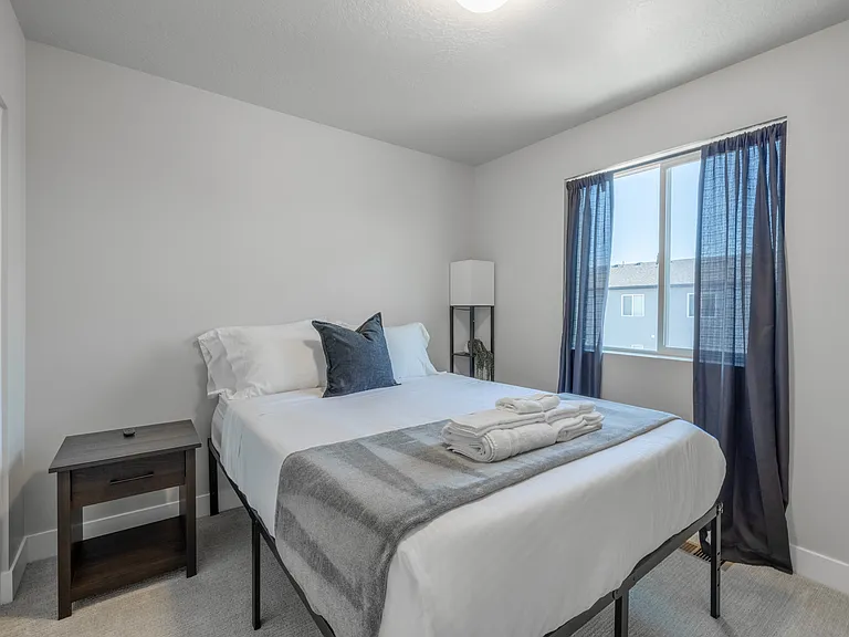 1024 W 400 S — Photo 48