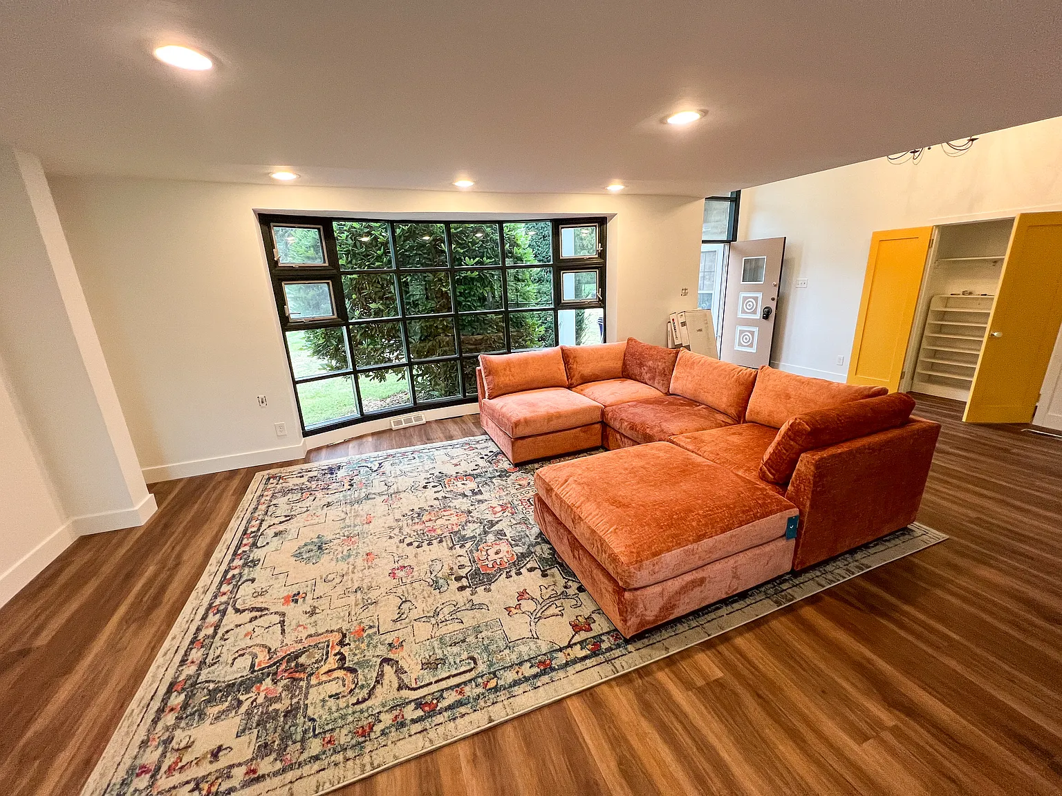 4 bed, 2766 sqft, $4,950 — Photo 4
