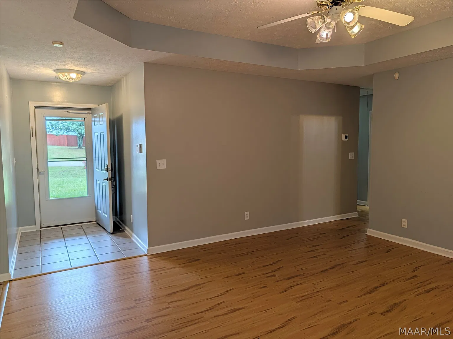 3 bed, 2.0 bath, 1447 sqft, $1,700 — Photo 2