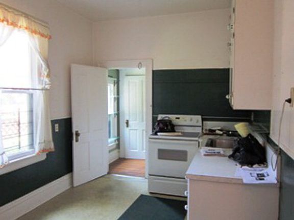 4th image of 2303 Drummond St
