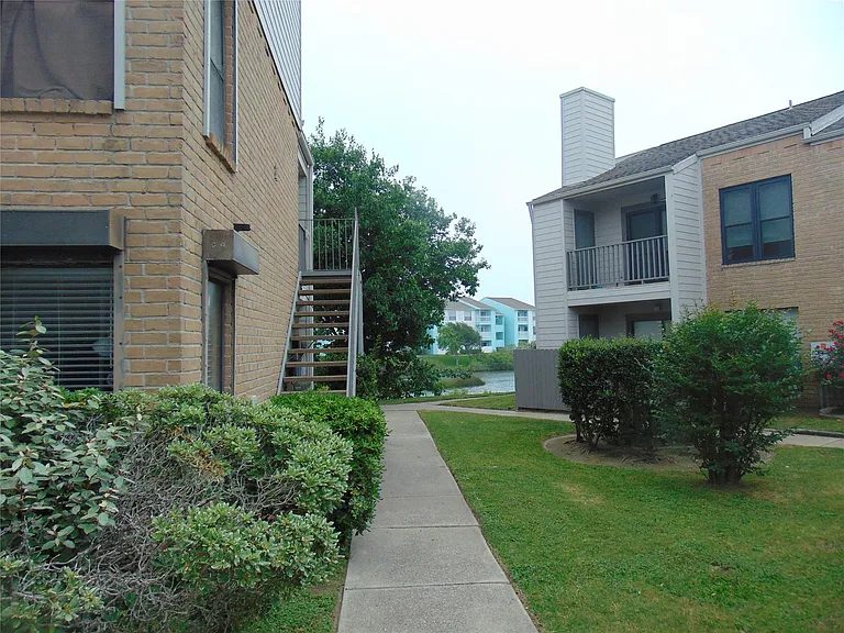 3220 69th St #G1 — Photo 34