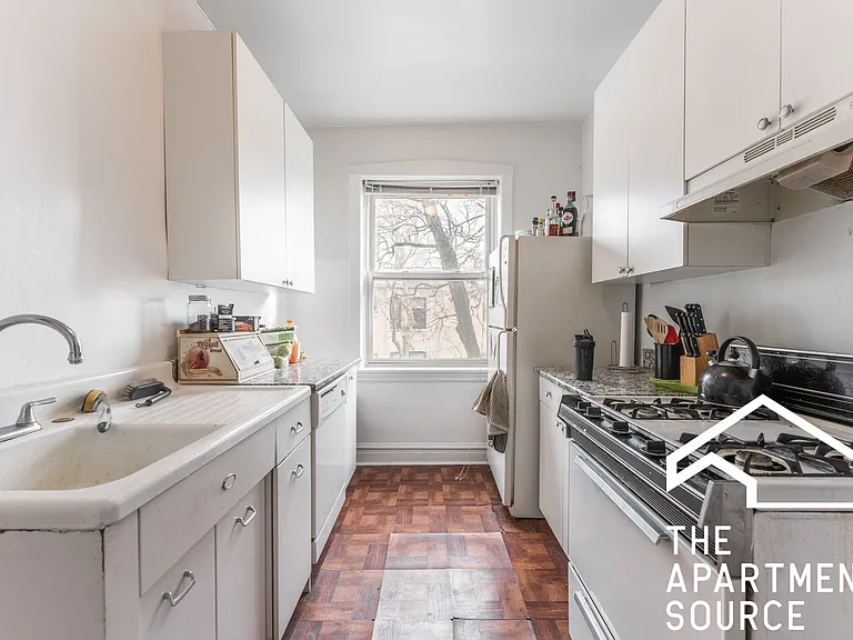 1100 N Hoyne Ave #2 — Photo 6