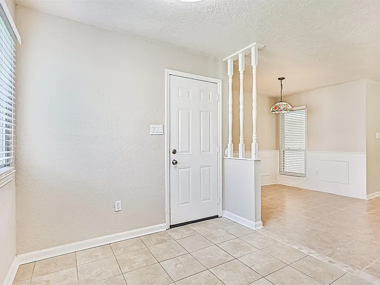 1113 N Heron Dr — Photo 11