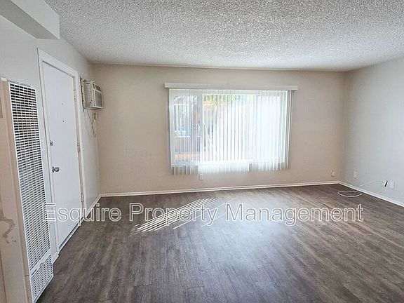 5th image of 974 Ashland Ave APT 2