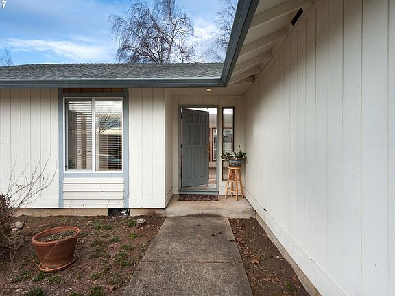 5th image of 14816 SE McGillivray Blvd