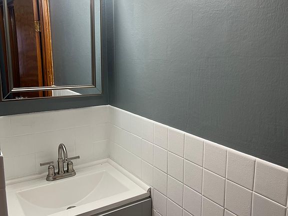 5th image of 229 Benham Ave