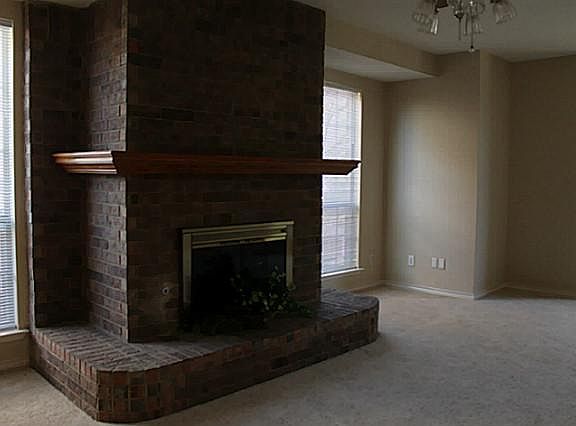 5th image of 2104 Houlton Ln