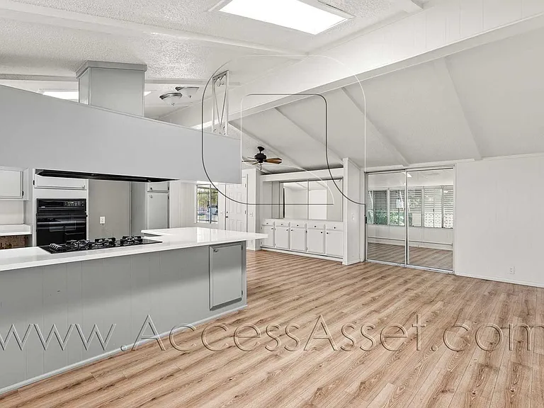 1360 Cabrillo Dr — Photo 15