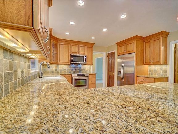 2nd image of 1129 Selwood Dr