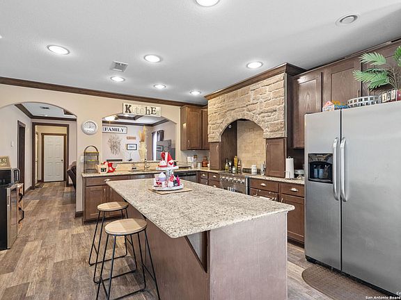 2nd image of 445 Savannah Ridge