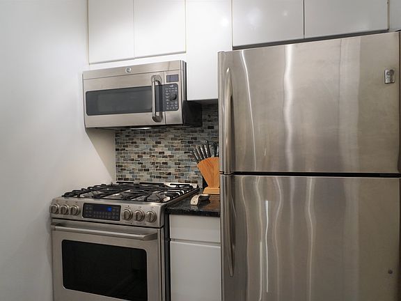 5th image of 295 Greenwich St #4KN