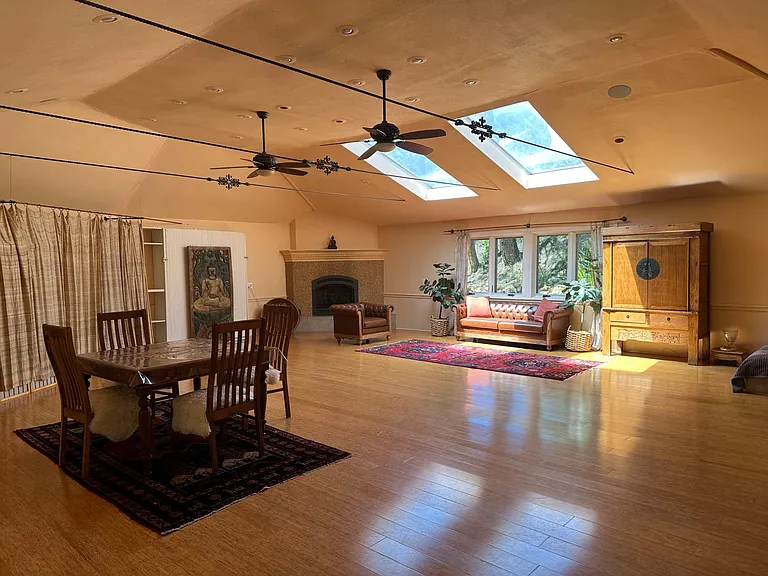 2376 Old Topanga Canyon Rd — Photo 3
