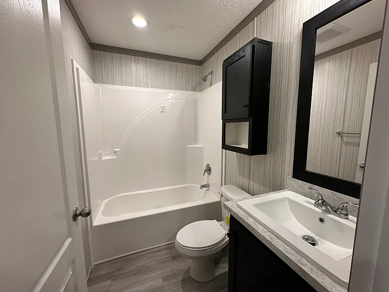 Colonial Manor — Photo 13