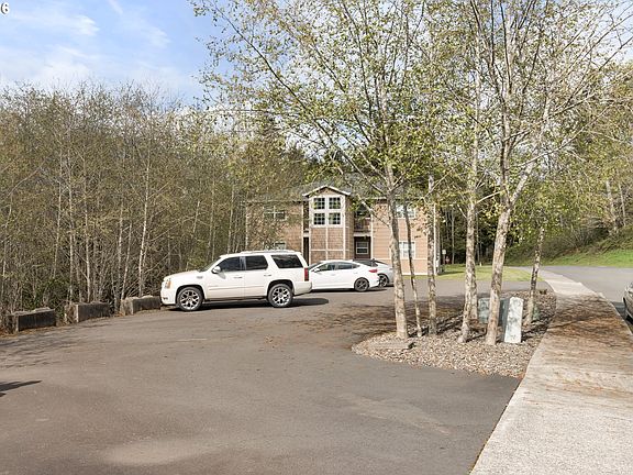 4th image of 1611 SE Willow Dr