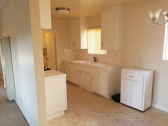 5th image of 221 E 220th St