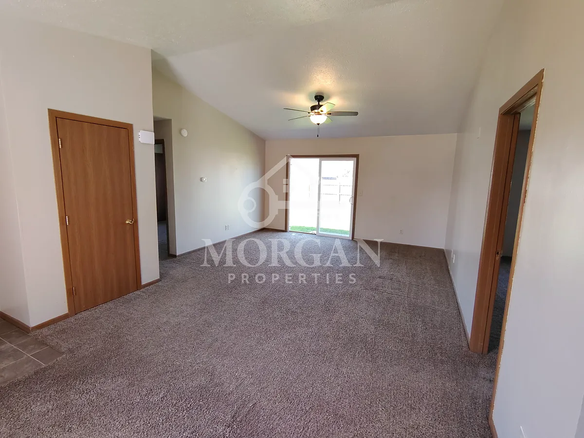 Building Photo - 1305 Chesterfield Dr