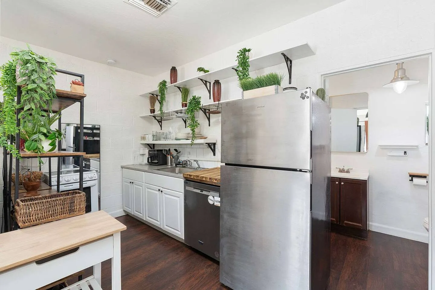 2242 E Sheridan St — Photo 3