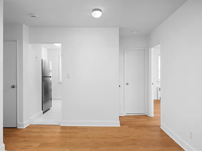 Crestwood Lake Apartments — Photo 68