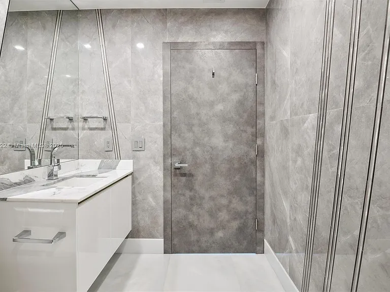 330 Sunny Isles Blvd #5-UPH04 — Photo 43