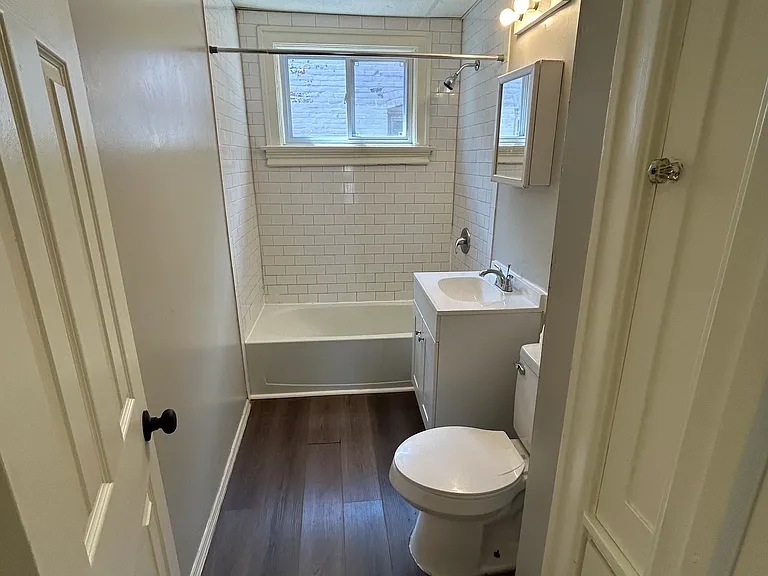 1001 E High St #B3 — Photo 7