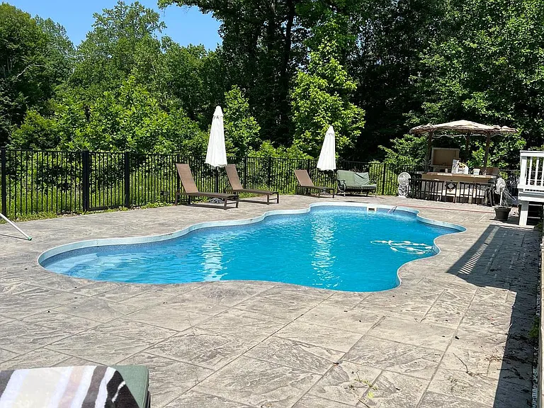 1251 Hinton Dr — Photo 59