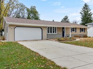 2499 N Bootmaker Dr, Beloit, WI 53511