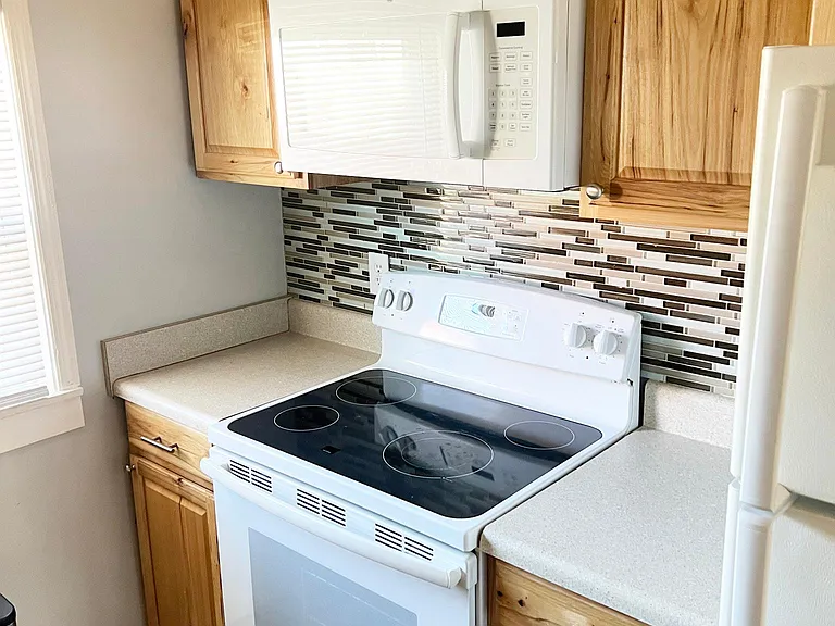 603 S Shamrock Ave #B — Photo 5