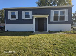 215 Fremont Ave, Romeoville, IL 60446