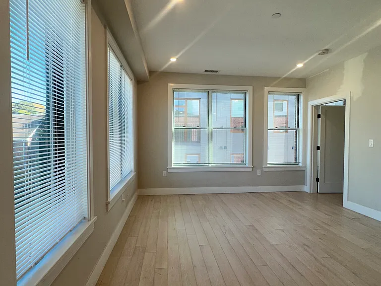197 Green St #307 — Photo 9