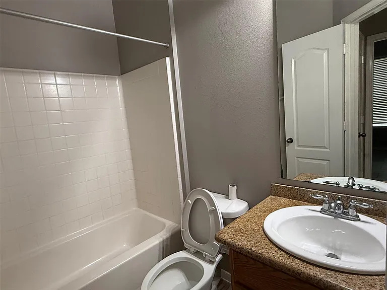 16126 Saxon Hollow Ln — Photo 22