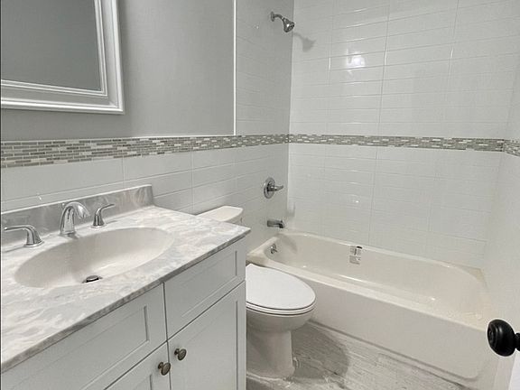 5th image of 866 Stafford Ave #22