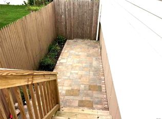 11 Wilson Pl, Lindenhurst, NY 11757