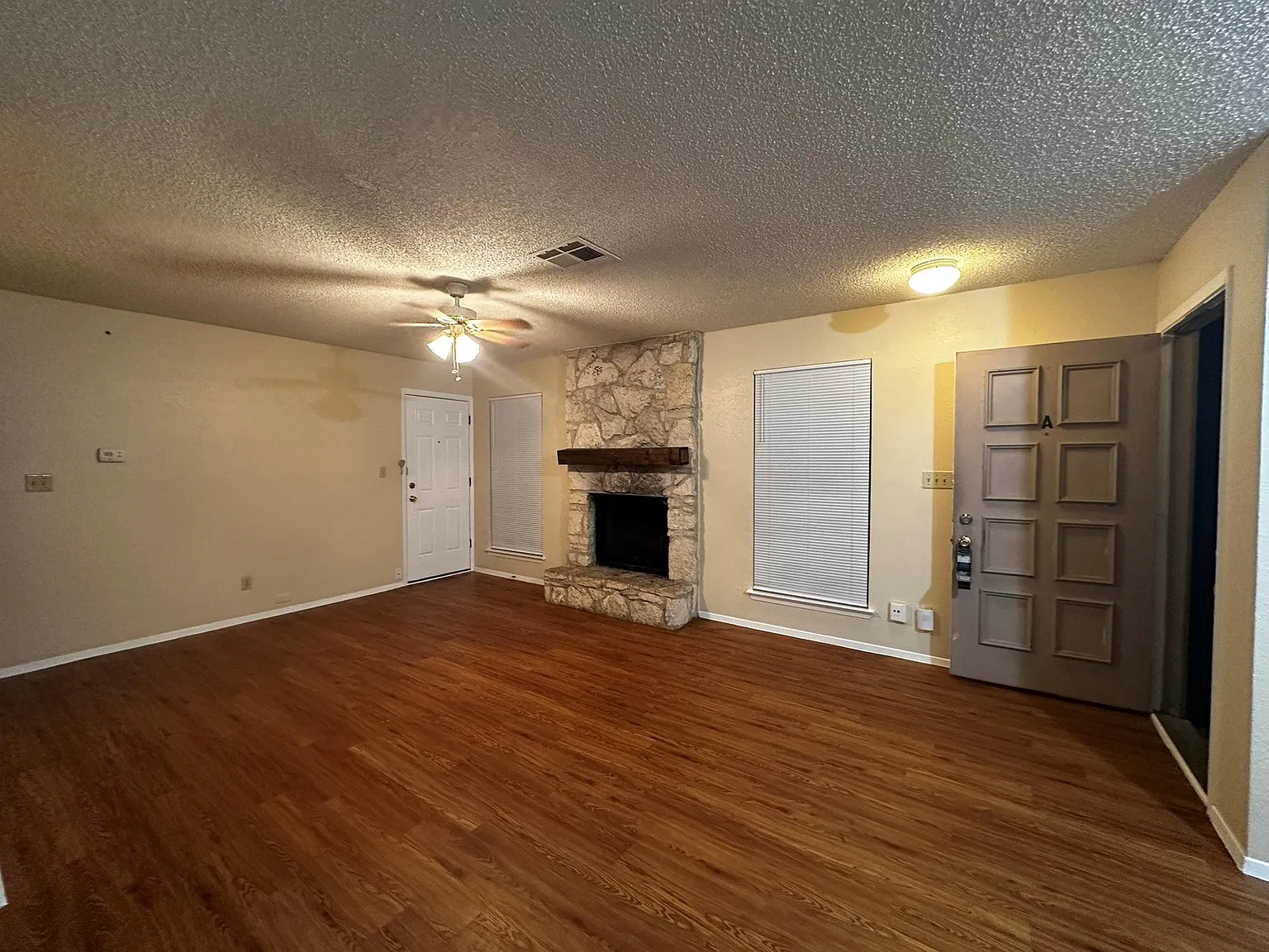 2 bed, 1.0 bath, 1748 sqft, $1,495 — Photo 4