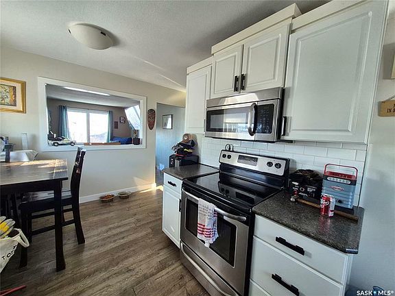 5th image of 87 Queen St