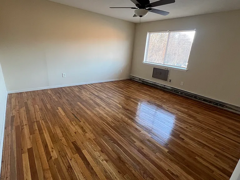 581 Crown St #53 — Photo 8