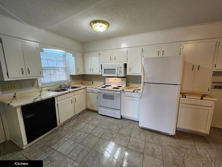 319 Kilbourne Rd — Photo 5