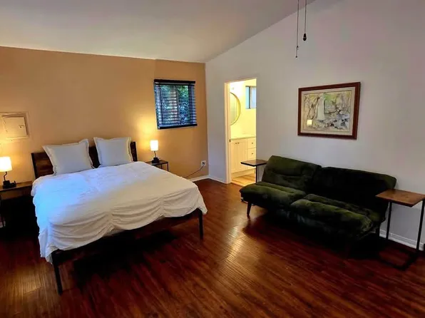 (undisclosed Address), Woodland Hills, CA 91367
