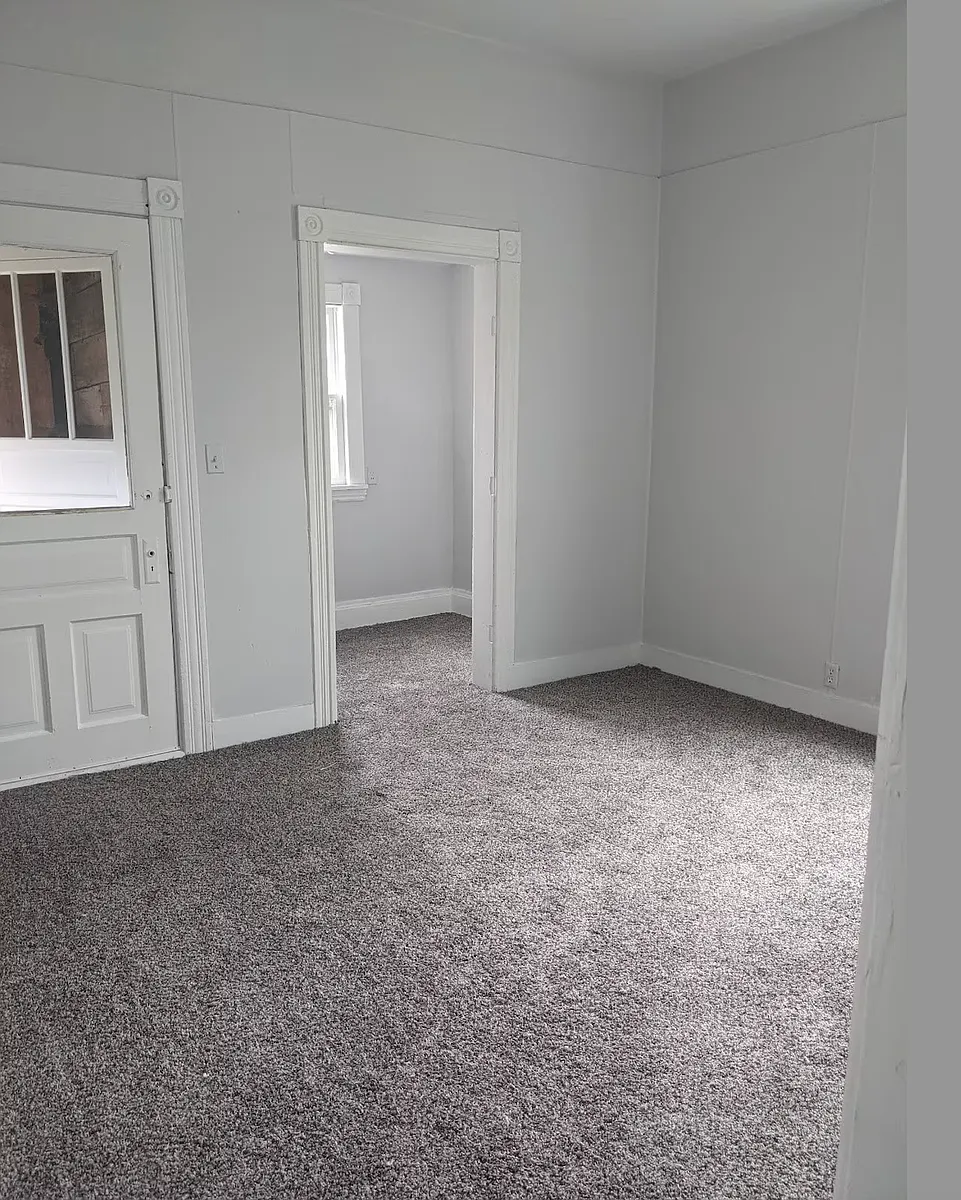Building Photo - 320 E Hickory St #1