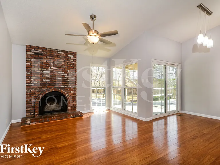 213 Hollyberry Ct — Photo 2