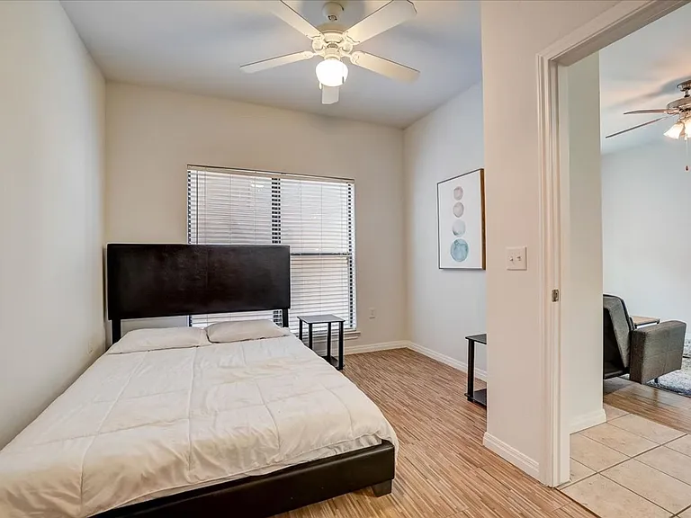 Texan Pearl Best Value in West Campus — Photo 53