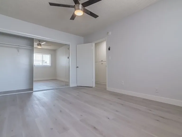 4060 Stevely Ave — Photo 14