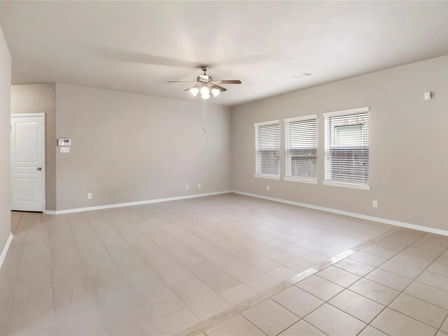 3 bed, 2.0 bath, 1923 sqft, $2,300 — Photo 4