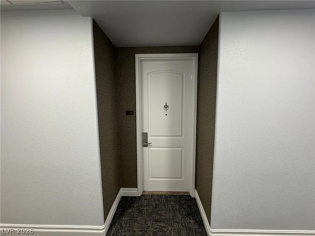 1 bed, 1.0 bath, 871 sqft, $2,400 — Photo 2