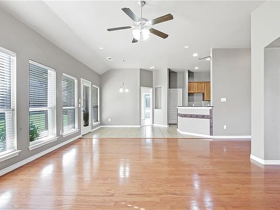 4th image of 612 Sydney Ln