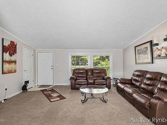 4th image of 4434 S Chestnut Ave