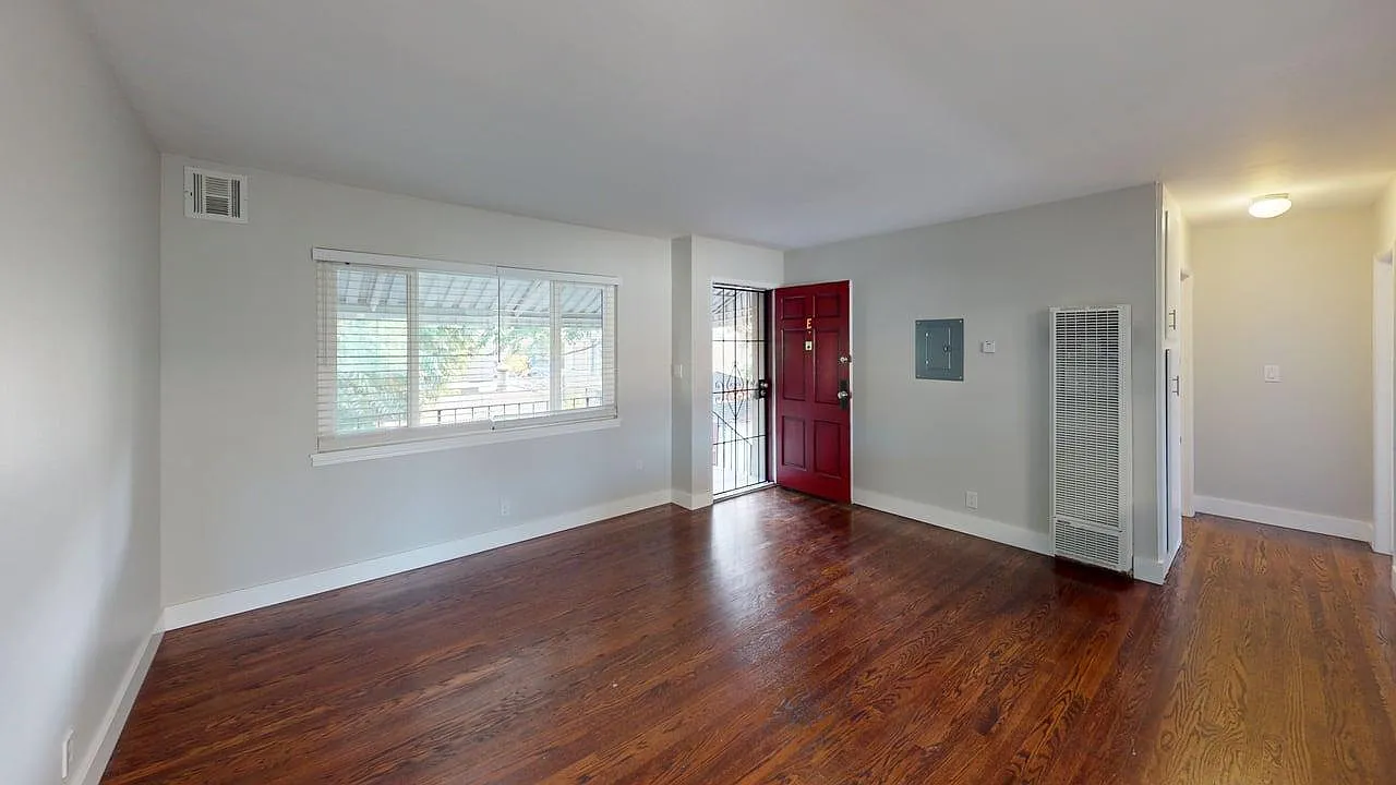 2 bed, 850 sqft, $2,350 — Photo 2