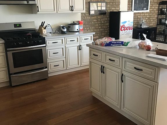 2nd image of 2358 N Clybourn Ave
