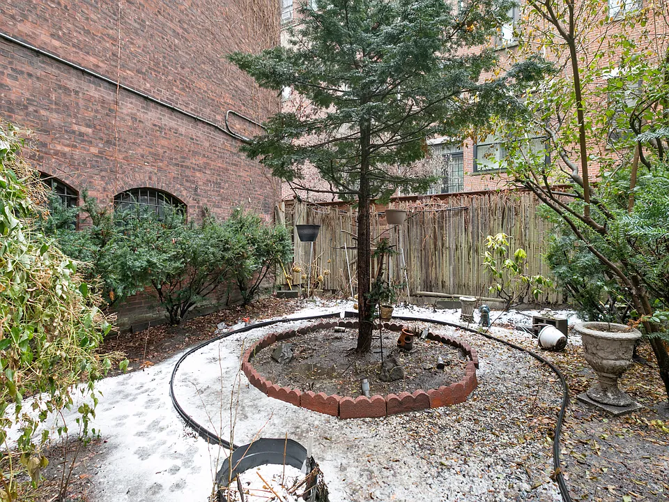 32 W 71st St #B